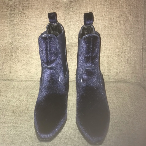 Blue velvet booties - Picture 2 of 2